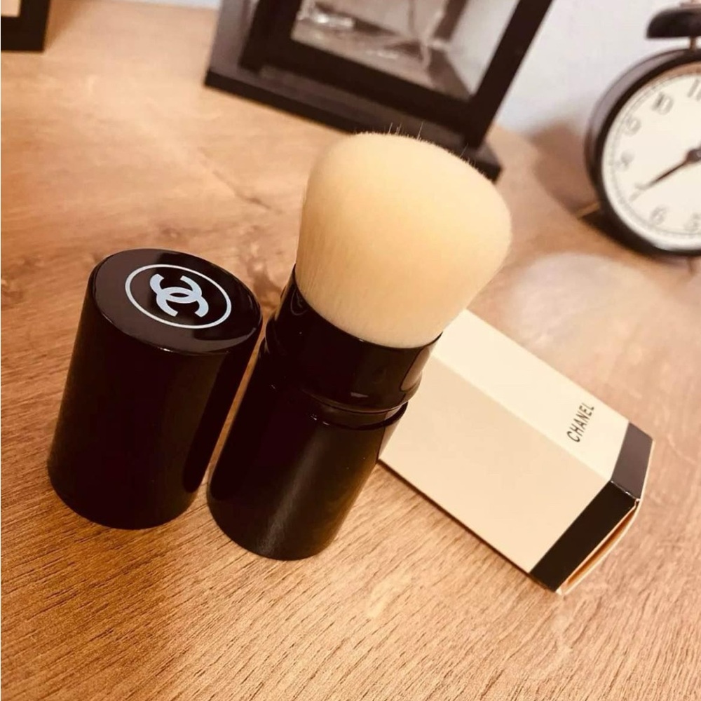 CHANEL Les Beiges Retractable Kabuki Brush NEW!